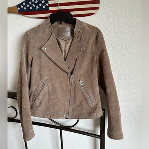 Blank NYC 100% suede leather Jacket in excellent condition 😎